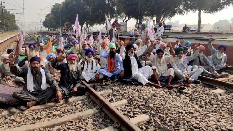 train chakka jammed