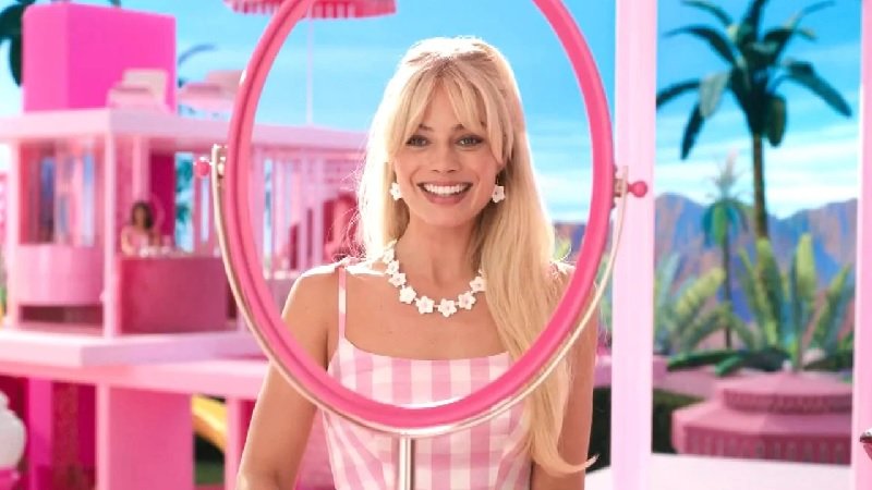 barbie trailer outt