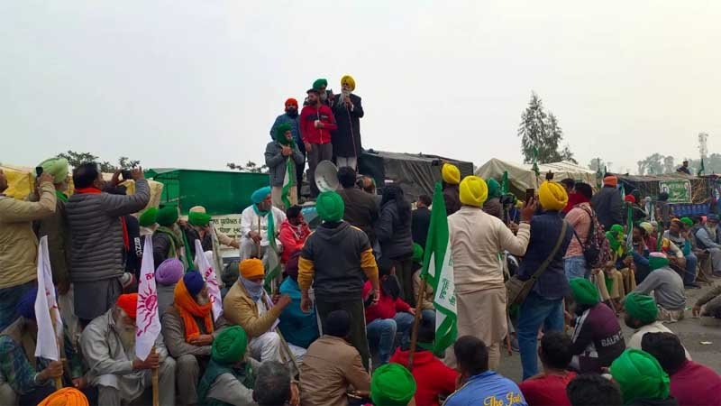 Farmers Protest: शंभू बॉर्डर सील, पुलिस और किसानों में झड़प, SHO और SP घायल, बुलडोजर के साथ लाखों किसान दिल्ली कूच को तैयार