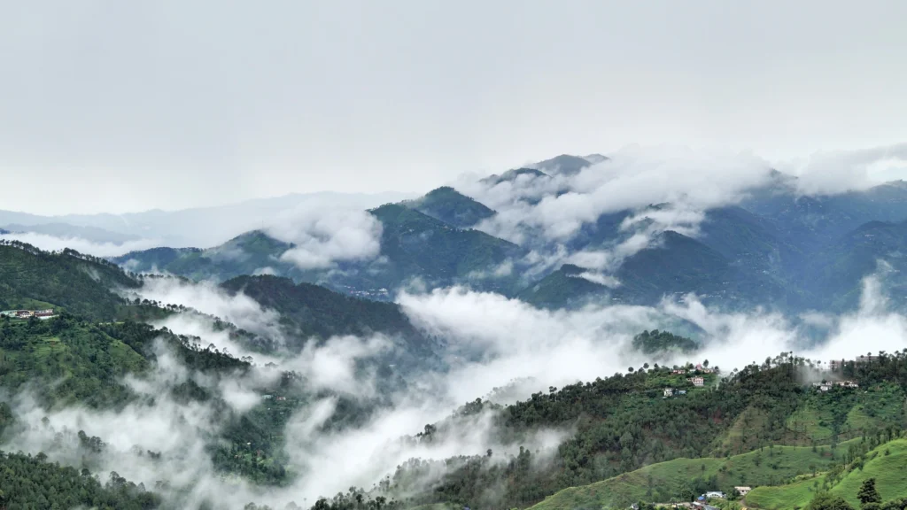 गर्मी को कहें बाय! चैल(Chail): शिमला से भी खूबसूरत, पर कम भीड़भाड़ वाला हिल स्टेशन