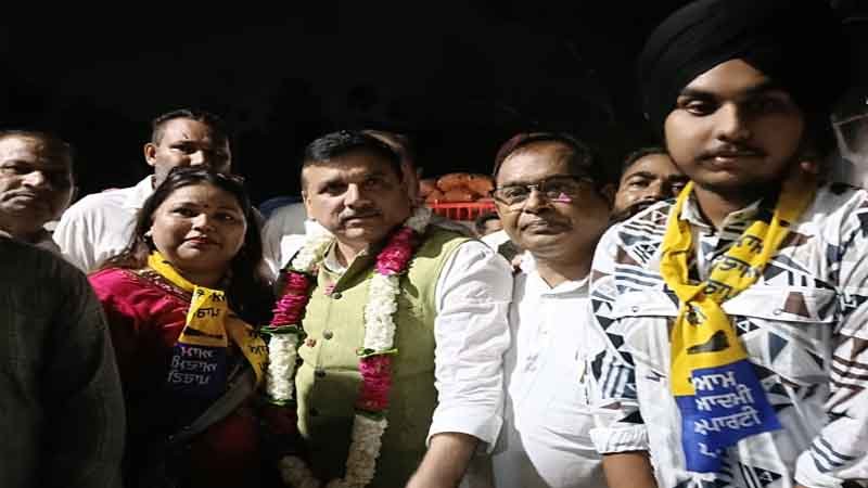 Jalandhar News: AAP के वरिष्ठ नेता संजय सिंह का दीनानाथ प्रधान ने किया स्वागत, जालंधर वेस्ट हलके के प्रचार में रहे साथ 4 संजय सिंह के साथ दीनानाथ प्रधान