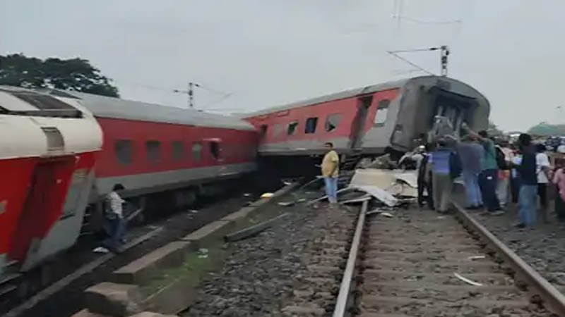 Jharkhand Mumbai Howrah Train Accident Video Update