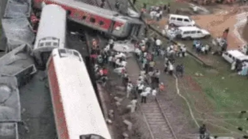 Jharkhand Mumbai Howrah Train Accident Video Update