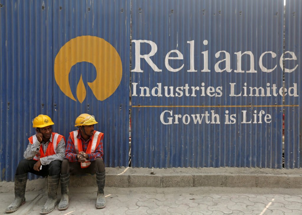 Reliance Industries में रोजगार के अवसर: क्या योग्यता होनी चाहिए और सैलरी कितनी मिलती है?