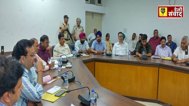 MLA Raman Arora held a meeting with Municipal Corporation officials regarding the problems of the Central constituency