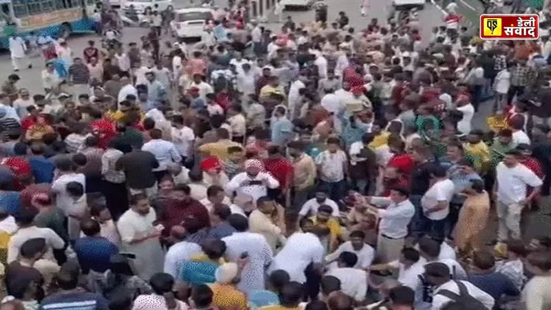 After the Shivling was broken in Khanna, workers of Hindu organization took to the streets.