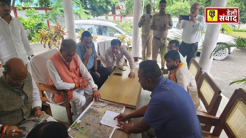 CM's eye on Operation Bhediya, Forest Minister reached Bahraich and met the victims