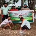 Under Swachhata Hi Seva, plantation campaign 'One tree in the name of mother' was started in the villages