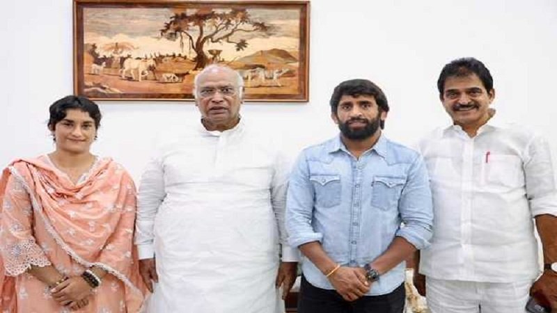 Vinesh Phogat And Bajrang Puniya Joins Congress