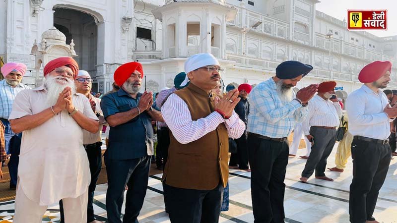 Chief Secretary K.A.P. Sinha bowed down at Darbar Sahib and Durgiana Temple