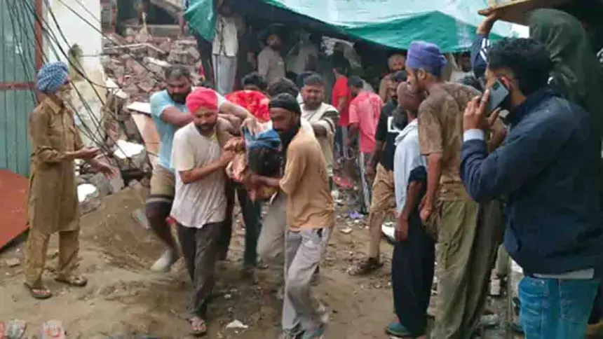 Punjab News: पंजाब में बड़ा हादसा, मरम्मत के दौरान गिरी बिल्डिंग; अंदर सो रहे मजदूरों की मौत