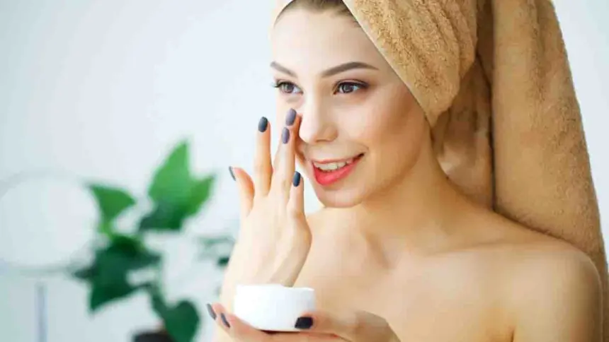 Skin Care Tips: बेजान त्वचा को कहें अलविदा, मलाई के इन फेस पैक्स से लाएं कुदरती निखार
