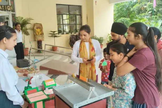 St Soldier News: सेंट सोल्जर डिवाइन पब्लिक स्कूल, गीता कॉलोनी में विज्ञान प्रदर्शनी का आयोजन