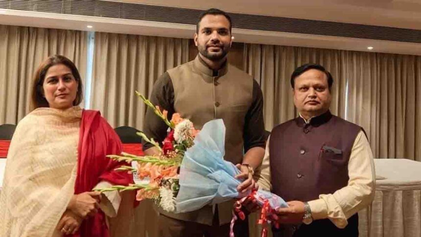 Jalandhar News: पंजाब GST के स्पेशल सैक्रेटरी जतिंदर जोरवाल के जालंधर पहुंचने पर कारोबारी संजय कोछड़ ने किया स्वागत